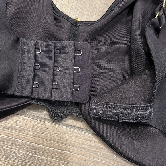 Lilyette Minimizer Satin Bra - Picture 3 of 9